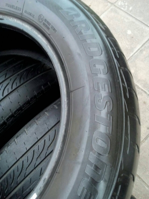 215/60R16  BRIDGESTONE มี 2 เส้น  tel.081-427-3941