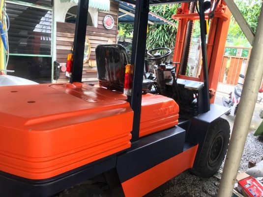 toyota รุ่น 5 ยกได้ 4.5 ตัน toyota รุ่น 5 ยกได้ 4.5 ตัน