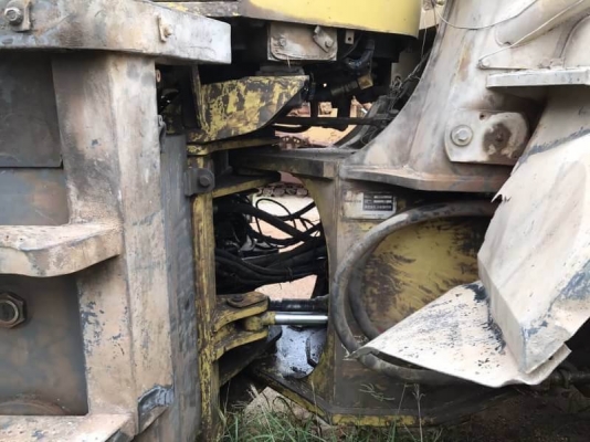 ขาย 800,000 รถตัก KOMATSU WA 350-3 E เครื่องดี เกียร์ดี ปั้มแรง  เอวแน่น สภาพพร้อมใช้  เอกสารอินวอย  รถอยู่ สระบุรี 090-772-3710 090-772-3708