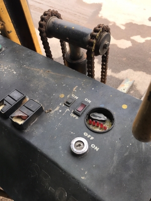 ขาย แฮนลิฟ ยกของ ใช้แบตเตอรรี่ ยก500 ก ก. ยกสูง 1.50 ม ขาย 16000