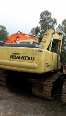 ขายรถแบคโฮ KOMATSU PC 200-6 เอวแน่นโซ่หนาไฟฟ้าเต็มเอกสารทะเบียน