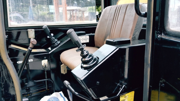 ขาย รถขุด MITSUBISHI รุ่น ME30 มือสองญี่ปุ่น แทรกเหล็ก สลัก บูทเอวแน่น 100\% ปั้มนิ้ว มาพร้อม หัวเก๋ง สวยพร้อมใช้งาน ทำสี CAT เพื่อความสวยงามเท่านั้น มือถือ 0818753444  สอบถามเพิ่มเติมได้ที่ http://line.me/ti/p/mFkzr50JVd