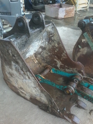 ขายบุ้งกี๋   รถขุด60 / สลัก50มิล /ซอกแขน18.5 เซนติเมตร /ปากกว้าง68 เซนติเมตร เก่านอกขายราคา 13,000 บาท