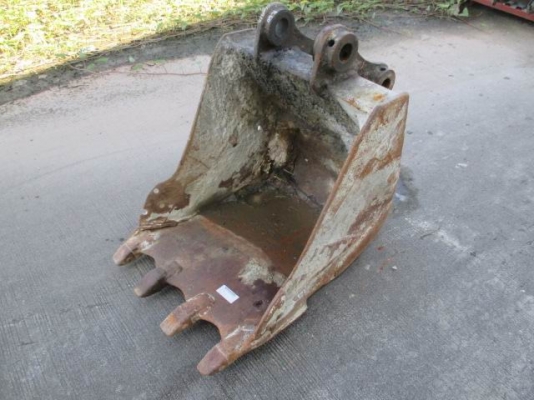 ขายบุ้งกี๋   รถขุด60 / สลัก50มิล /ซอกแขน18.5 เซนติเมตร /ปากกว้าง68 เซนติเมตร เก่านอกขายราคา 13,000 บาท