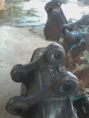 ขายบุ้งกี๋   รถขุด60 / สลัก50มิล /ซอกแขน18.5 เซนติเมตร /ปากกว้าง68 เซนติเมตร เก่านอกขายราคา 13,000 บาท