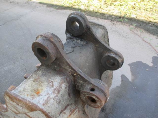 ขายบุ้งกี๋   รถขุด60 / สลัก50มิล /ซอกแขน18.5 เซนติเมตร /ปากกว้าง68 เซนติเมตร เก่านอกขายราคา 13,000 บาท