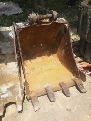 ขาย บุ้งกี๋รถขุด 60 สลัก50มิล/ปากกว้าง72เซนติเมตร/ซอกแขน 19เซนติเมตร/ เก่านอก ขายราคา19,000 บาท ขาย บุ้งกี๋รถขุด 60 สลัก50มิล/ปากกว้าง72เซนติเมตร/ซอกแขน 19เซนติเมตร/ เก่านอก ขายราคา19,000 บาท