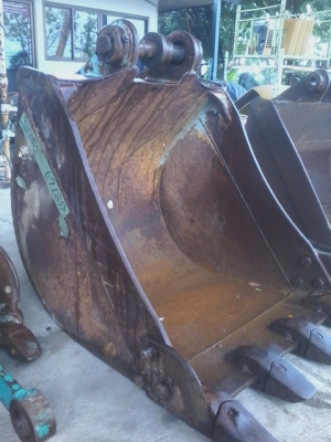 ขาย บุ้งกี๋รถขุด 60 สลัก50มิล/ปากกว้าง72เซนติเมตร/ซอกแขน 19เซนติเมตร/ เก่านอก ขายราคา19,000 บาท ขาย บุ้งกี๋รถขุด 60 สลัก50มิล/ปากกว้าง72เซนติเมตร/ซอกแขน 19เซนติเมตร/ เก่านอก ขายราคา19,000 บาท