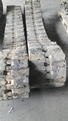 ขายแทรคยาง KOMATSU  PC38  คู่ล่ะ 16,000 บาท