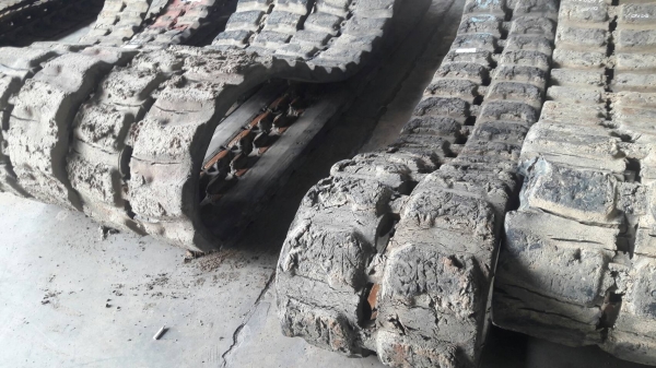 ขายแทรค ยางรถขุด KOMATSU  PC50UU1 ของเก่าจากนอก  ขาย ราคา17,000 บาท