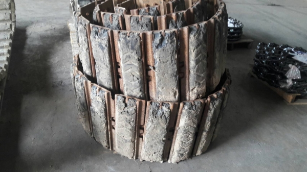 ขายแทรคเหล็กพร้อมกับก๊อบยาง  ใช้สำหรับ KOMATSU /PC60  6 7 PC75UU1 2 KOBELCO  SK60 SK75ขายราคา 68,000 บาท