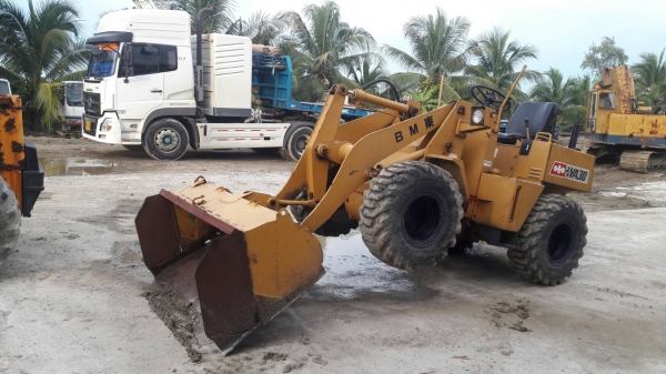 ขายรถตักล้อยาง   KOMATSU รุ่น  WA30-1 ปี1983 เครื่องยนต์ 2D942 เก่านอก มีเอกสาร พร้อมขาย  ใช้งานได้จริงค่ะ ขายราคา265,000 บาท