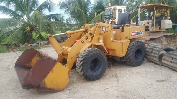 ขายรถตักล้อยาง   KOMATSU รุ่น  WA30-1 ปี1983 เครื่องยนต์ 2D942 เก่านอก มีเอกสาร พร้อมขาย  ใช้งานได้จริงค่ะ ขายราคา265,000 บาท