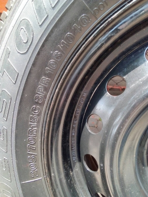 กะทะล้อขอบ15 ขนาด 5 รู ใส่ไมตี้ วีโก้ พร้อมยาง 205/70R15 DEESTONE ชุด 4 ล้อ โทร.081-427-3941
