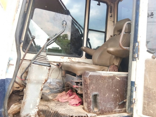 ขออณุญาติขายรถ PC200-5 ไฟฟ้าครบเอกสารใบชื้อขายช่วงล่างเต็มเครื่องปั้มดีเอวดีราคาจาก680000 อยากขาย 580000 ด่วนครับสนใจติดต่อ 0853224877-0988930465