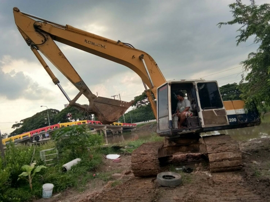 ขออณุญาติขายรถ PC200-5 ไฟฟ้าครบเอกสารใบชื้อขายช่วงล่างเต็มเครื่องปั้มดีเอวดีราคาจาก680000 อยากขาย 580000 ด่วนครับสนใจติดต่อ 0853224877-0988930465