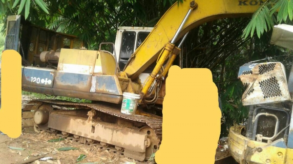 ขออณุญาติขายรถ PC100-3 เอกสารใบชื้อขายราคา 290000  สนใจติดต่อ 0853224877-0988930465