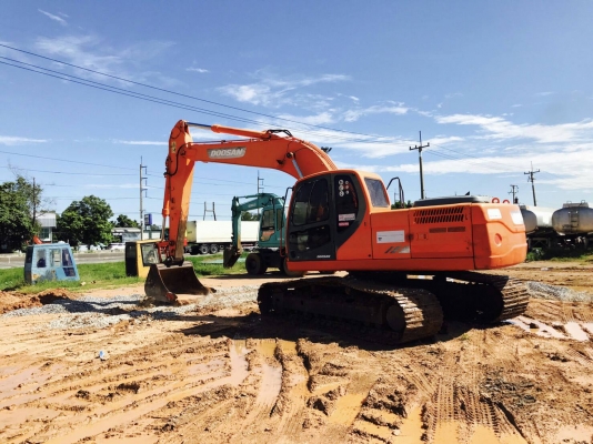 ขออณุญาติขายรถ DOOSANDX225LCชั่วโมง6000กว่าสภาพสวยพร้อมใช้งานเอกสารพร้อมโอนราคา1450000  สนใจติดต่อ 0853224877-0988930465