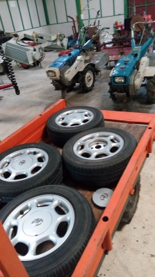 ขายล็กแม็ก พร้อมยางขายเป็นคู่คู่ละ 1500 บาท