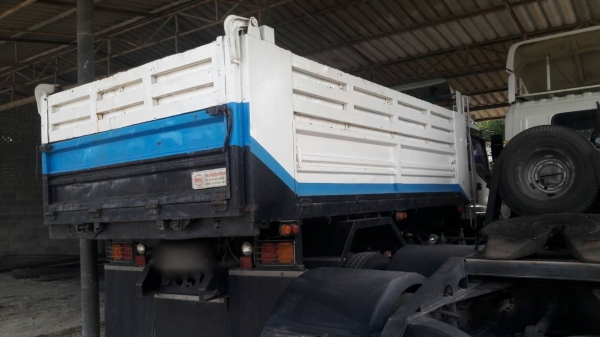 รถอีซูซุ 6 ล้อดั้ม FTR 200 แรงม้า. ปี 50. สนใจติดต่อ 081 - 6079515 รถอีซูซุ 6 ล้อดั้ม FTR 200 แรงม้า. ปี 50. สนใจติดต่อ 081 - 6079515