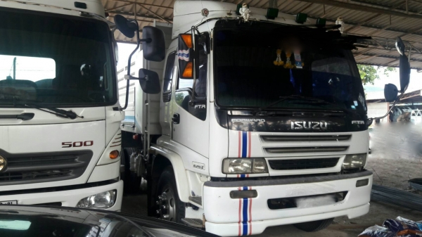 รถอีซูซุ 6 ล้อดั้ม FTR 200 แรงม้า. ปี 50. สนใจติดต่อ 081 - 6079515 รถอีซูซุ 6 ล้อดั้ม FTR 200 แรงม้า. ปี 50. สนใจติดต่อ 081 - 6079515