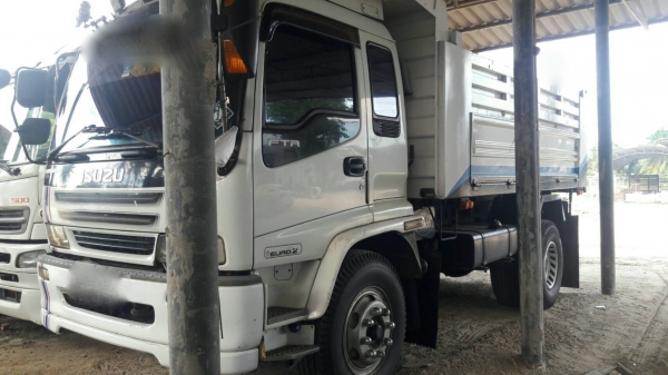 รถอีซูซุ 6 ล้อดั้ม FTR 200 แรงม้า. ปี 50. สนใจติดต่อ 081 - 6079515