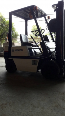 ขายโฟล์คลิฟท์ komatsu ขนาด1.5ตัน เครื่องดีเซล เสา3ม. งาสไลด์ซ้าย ขวา เกียร์ธรรมดา ยางตัน