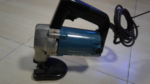 กรรไกรไฟฟ้า makita แท้