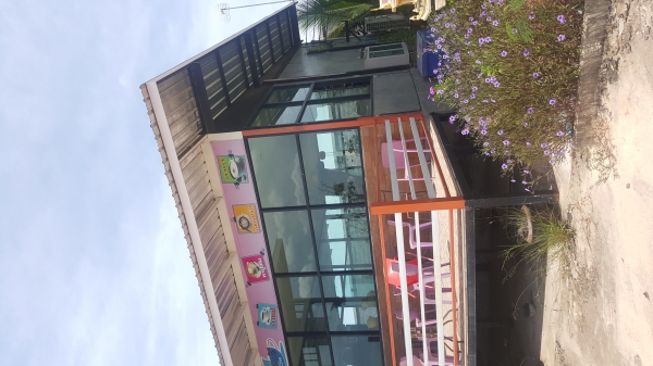 ขายโครงสร้าง 1 หลัง 12x30 เมตร พร้อมห้องกระจก 1 ห้อง ห้องน้ำกว้าง 8&times;16 เมตรพร้อมโต๊ะเก้าอี้บู๊ทขายของ5ซุ้ม 150,000บาท