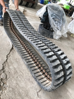 ขายแทรคยางใส่แบคโฮ pc20-30 สภาพสวยเดิมจากญี่ปุ่น หาอยู่รับรองไม่ผิดหวัง เส้นละ8,500 เท่านั้น