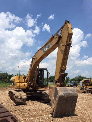 ขาย 890,000 บาท CATTERPILAR 320C ทำงาน 22,xxx ชม. เครื่องดี ปั้มแรง โช่หนา เอวแน่น ไฟฟ้าครบ(ขาดมอเตอร์คันเร่ง) เอกสารเล่มทะเบียน  รถอยู่ จ.บุรีรัมย์  090-772-3710 090-772-3708