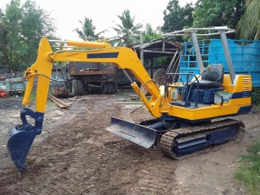 ขาย 135,000 บาท  KOMATSU PC20-2 เครื่องดี ปั้มแรง โช่หนา เอวแน่น เอกสารชื้อขาย   รถอยู่ จ.บุรีรัมย์  090-772-3710 090-772-3708