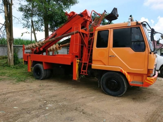 ขายดาวน์ 390,000 รถเจาะหลุม MITSUBISHI  FK 415 F เครื่อง 6D14 หัวบาง ยางดี คัชซีสวย ปั้มเครื่องเจาะแรง ใบเจาะเดิมเหลี่ยมสวย ผ่อน 38,000&times;45 ค่าเปลี่ยนสัญญา 20,000 ออกคนละครึ่งกับคนซื้อคนขาย รถอยู่ อยุธยา 090-772-3710 090-772-3708