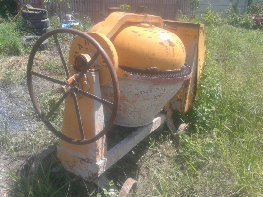 ขายโม่ปูน Maton สภาพดี พร้อมใช้งาน ราคา 10,000.- บาท ราคาไม่รวมมอร์เตอร์