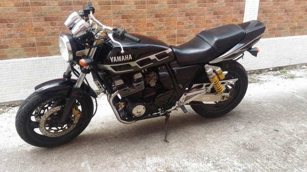 XJR400