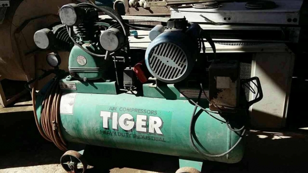 ปั๊มลม tiger รุ่น TG-35 ถังขนาด 200 L. สภาพพร้อมใช้ ขายด่วนครับ 45000