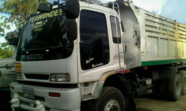 ขายIsuzu 270ปี47ดั้ม สภาพพร้อมใช้ ติดต่อคุณอ๊อฟพิจิตร086-737-9991