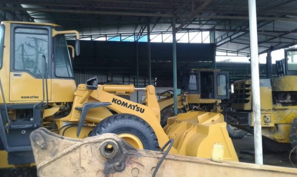 ขายด่วน รถตัก KOMATSU WA300-3 สภาพสวยพร้อมใช้งาน เครื่องปั้มดีเยี่ยม ระบบดีพร้อมใช้งาน เอวแน่น บู๊ชแน่นใหม่ทุกจุด พร้อมลุยงาน สนใจโทรสอบถาม 093-0764943  088-3223272