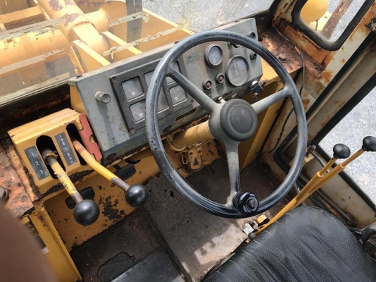 ขายรถตัก Komatsu 510(กรองเดี่ยว) รถนอกนำเข้าจากญี่ปุ่น 100\% สภาพสวย พร้อมใช้งาน สนใจติดต่อ 081-948-5494