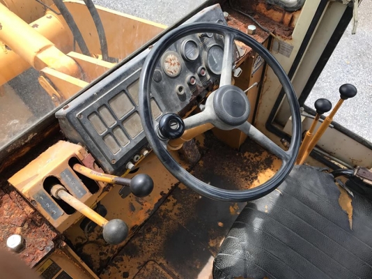 ขายรถตัก Komatsu 510 รถนอกนำเข้าจากญี่ปุ่น 100\% สภาพสวย พร้อมใช้งาน สนใจติดต่อ 081-948-5494