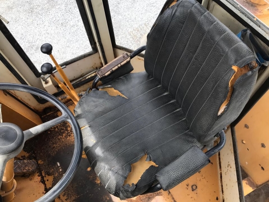 ขายรถตัก Komatsu 510 รถนอกนำเข้าจากญี่ปุ่น 100\% สภาพสวย พร้อมใช้งาน สนใจติดต่อ 081-948-5494