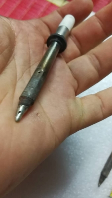 3 อัน 300 บ.ส่งฟรีโทร 083-2000058 LINE ID: line832923 หัวแร็งเชื่อมชิ้นงานใช้ไฟAC - DC 12 V. มีหัววัดอุณหภูมิในตัว(สายขาว-แดง) ต่อสายเอาไปใช้งานได้ง่ายสะดวกทนทาน