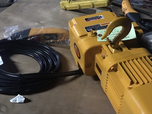 รอกโซ่ไฟฟ้า 250kg.ราคา 35,000