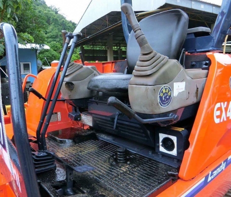 ขายรถแคโฮ ยี่ห้อ: HITACHI แบบ: EX40-2 คอนโทนสั้น ปั้มนิ้ว เครื่อง4สูบ มีรายหัวกระแทก รถเก่านอกแท้ มีเอกสารใบอินวอย ไม่เคยใช้งานในไทย100\%  ทำสีและเช็คระบบใหม่ รถพร้อมใช้งาน สนใจติดต่อ : โทร 099-907-9273 กิ๊ฟ กมลชนก , 099-907-3356 ช่างบัง