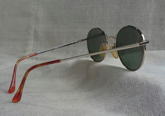 แว่นตาวินเทจ ยุค '80s ตำนาน 'สี่เต่าทอง' Vintage THE BEATLES handmade in Japen แว่นตาวินเทจ ยุค '80s ตำนาน 'สี่เต่าทอง' Vintage THE BEATLES handmade in Japen