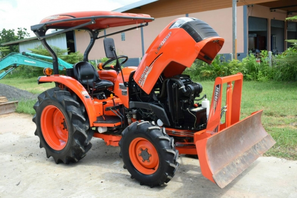 ขาย L3608SP รถปี 59 ใช้งาน 389 ชั่วโมง ทุกอย่างเดิมสีเดิมจากโรงงานสภาพ 98\% ส่ำรถใหม่ ผานหน้า หลัง