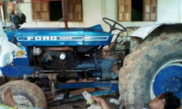 ขาย 195,000 รถไถ FORD 6600 เพลาเดียว เครืี่อง 5500 T 1 ใท้าย 6600 เครื่องดี เกียร์แรง ระบบไฮดอร์ดีหางไม่ตก รถพร้อมใช้ รถอยู่ ขอนแก่น 090-772-3710 090-772-3708