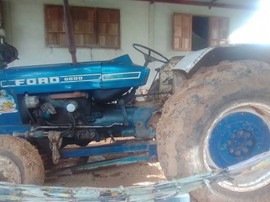 ขาย 195,000 รถไถ FORD 6600 เพลาเดียว เครืี่อง 5500 T 1 ใท้าย 6600 เครื่องดี เกียร์แรง ระบบไฮดอร์ดีหางไม่ตก รถพร้อมใช้ รถอยู่ ขอนแก่น 090-772-3710 090-772-3708