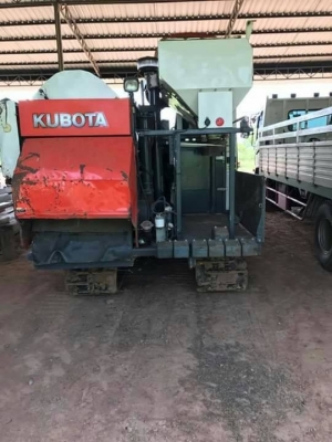 ขาย 350,000 KUBOTA DC 70 ปี 56 แบบอุ้ม ทำงาน 1,500 ชม. เครื่องดี ปั้มเกี่ยวแรง ช่วงล่างสวยเหมือนใหม่ เล่มทะเบียน รถอยู่ ร้อยเอ็ด 090-772-3710 090-772-3708