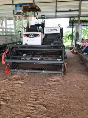 ขาย 350,000 KUBOTA DC 70 ปี 56 แบบอุ้ม ทำงาน 1,500 ชม. เครื่องดี ปั้มเกี่ยวแรง ช่วงล่างสวยเหมือนใหม่ เล่มทะเบียน รถอยู่ ร้อยเอ็ด 090-772-3710 090-772-3708